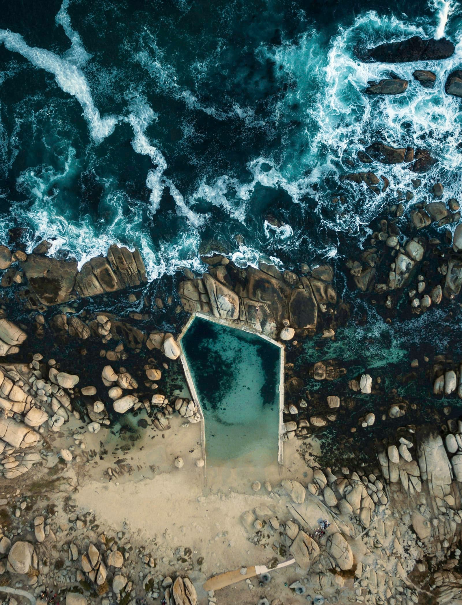 Hole in the Wall rock formation